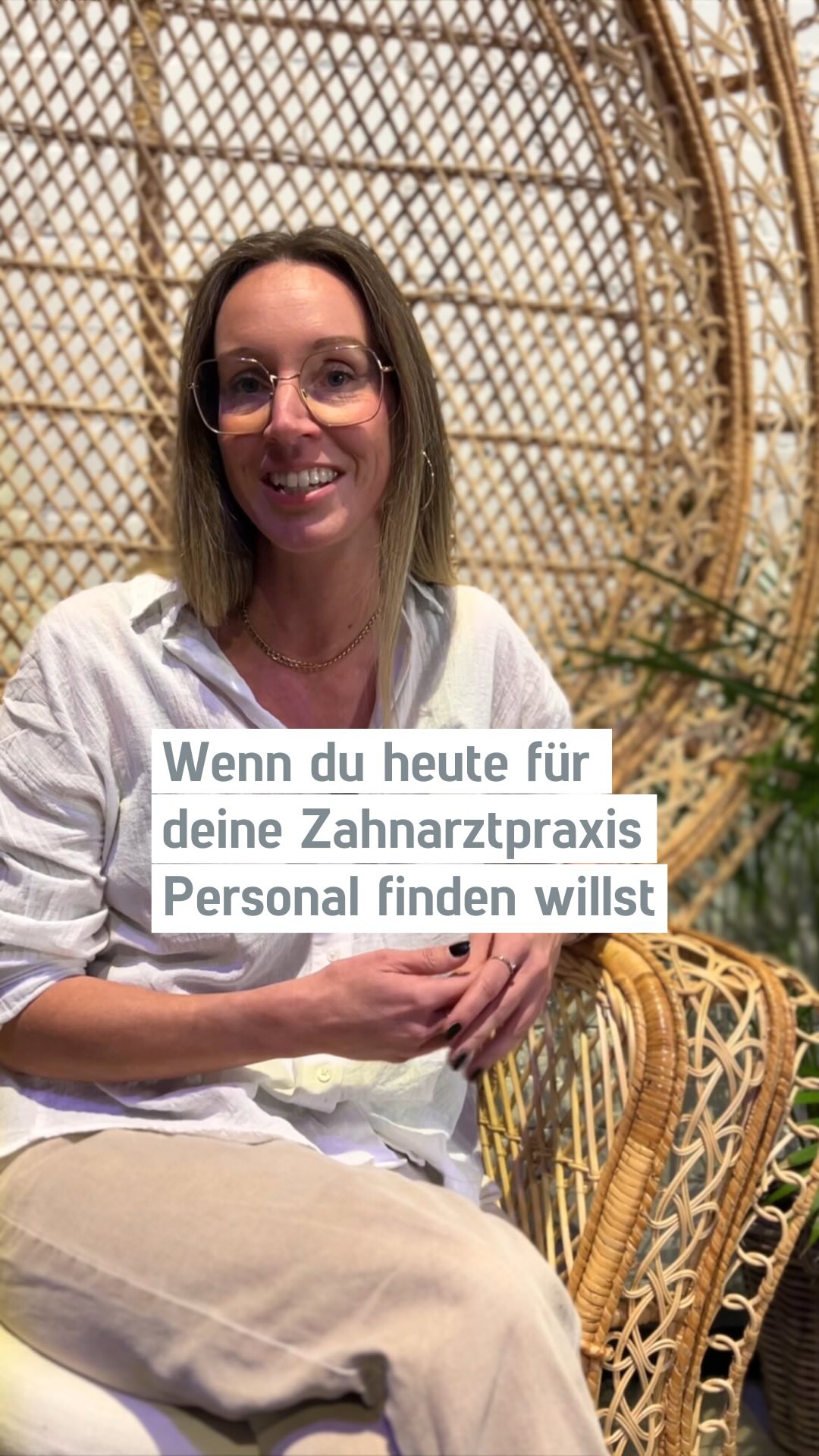 Gute Praxismitarbeiter zu finden ist schwer? 
Dann frag dich: Warum sollten sie gerade bei dir arbeiten?

Gründungsberaterin Bettina Glaubke von opti_hc bringt’s im Video auf den Punkt: Die neue Generation hat andere Erwartungen – und die alte Art zu führen funktioniert nicht mehr.

📌 Wer heute ein starkes Team will, muss zeigen, ➡️ was die Arbeit in der Praxis besonders macht ➡️ welche Benefits es gibt ➡️ warum man sich hier wohlfühlen kann

Kurz: Mach sichtbar, was dich als Arbeitgeber:in auszeichnet.

💡 Du stehst vor der Gründung? Dann denk das Thema Mitarbeitende von Anfang an mit – wir helfen dir dabei!

👉 Alle Infos zur Gründerberatung & dein Ansprechpartner vor Ort: www.denttalents.de (oder einfach der Link in der Bio)

#Praxisgründung #Zahnarztpraxis #Assistenzzahnärztin #Assistenzzahnarzt #Mitarbeiterbindung #NewWork #GenerationZ #Zahnarztkarriere #Gründerberatung #HenrySchein #Zahnmedizin