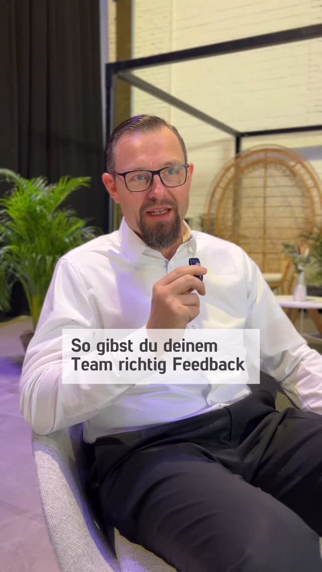 👉Feedback heißt nicht „Fehler suchen“.
Feedback heißt: Stärken sichtbar machen.✨

Gerade als 🦷Gründer:in wirst du schnell merken:
Du bist nicht nur Behandler:in.
Du bist auch Führungskraft.

Und dein Team wächst mit dem, was du ihnen zurückgibst: Ehrliches, konkretes und vor allem positives Feedback.

💡Denn was du bestärkst, verstärkt sich.

Wenn du dein Team stark führen willst, fang bei dir an.

Du willst bei deiner Gründung direkt die richtigen Strukturen schaffen? Oder dein Team gezielt aufbauen?

👉Dann klick auf den Link in der Bio und
buch dir jetzt deinen unverbindlichen Beratungstermin:
https://denttalents.de/gruenden/

#Praxisgründung #Zahnarztpraxisgründen #Teamaufbau #Führungskraft #Leadership #Zahnmedizin #Zahnarzt #Zahnärztin